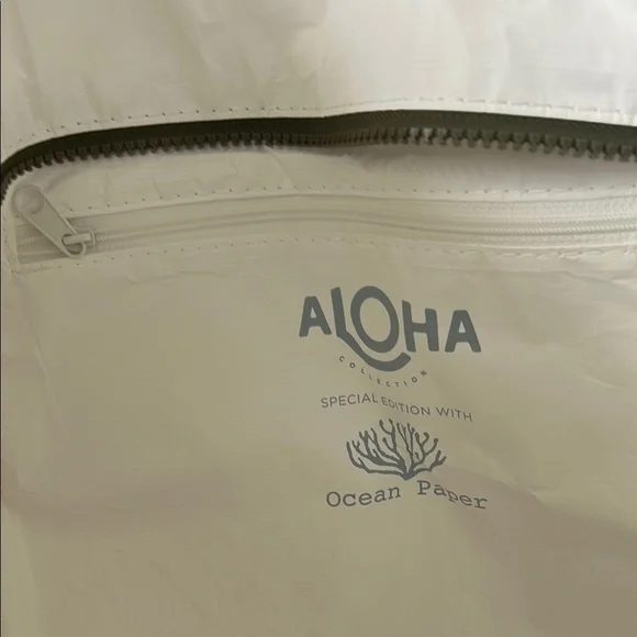ALOHA Collection Limited Edition Ocean Paper Daytripper Tote bag NWT - Picture 3 of 5